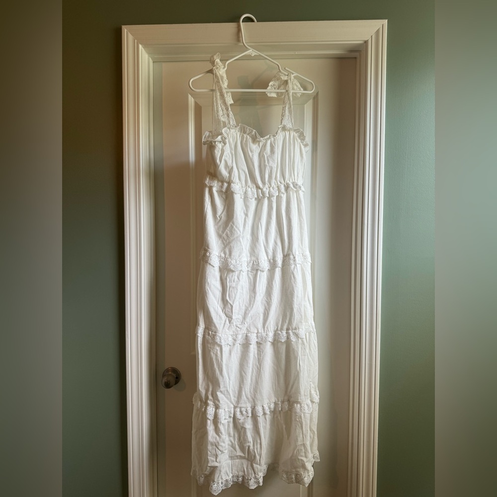 Vestique Dress